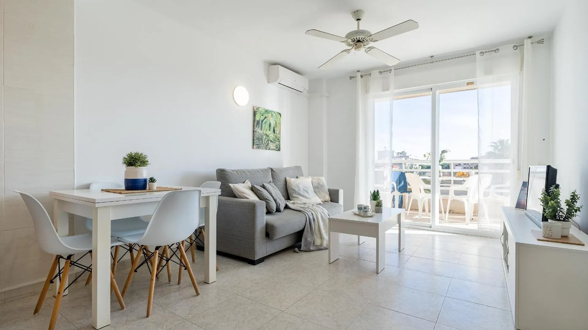 Aquamarina Apartments La Pineda Spain