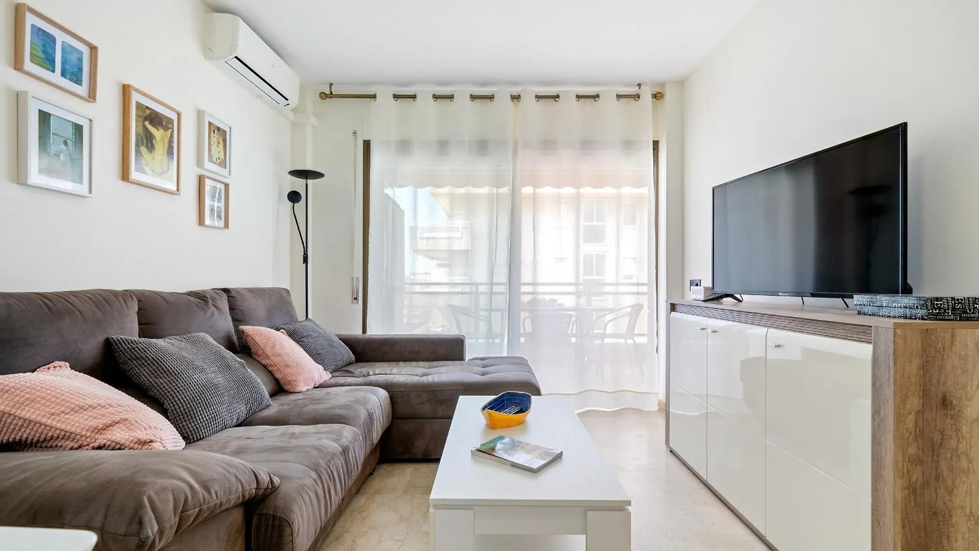 Aquamarina Apartments La Pineda Spain